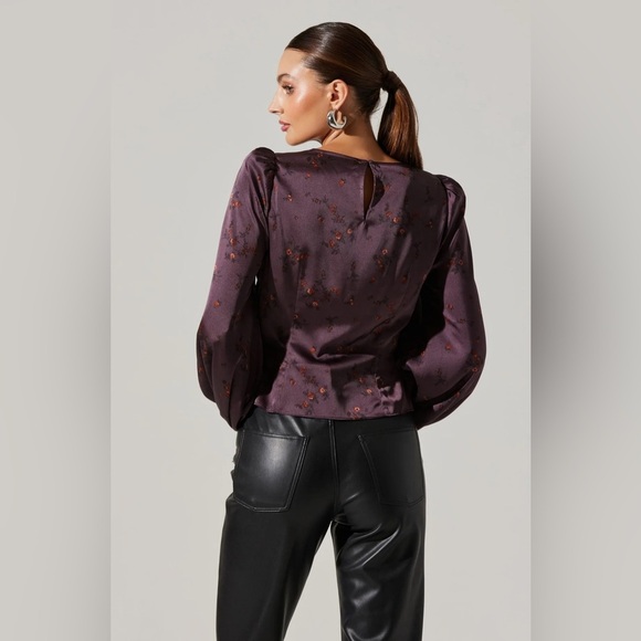 NWT ASTR The Label Bishop Sleeve Twist Floral Top Plum - Picture 6 of 6